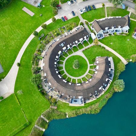 Nyhavn Lakeside Cottage Cirencester Exterior foto
