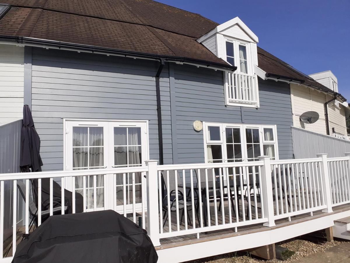 Nyhavn Lakeside Cottage Cirencester Exterior foto