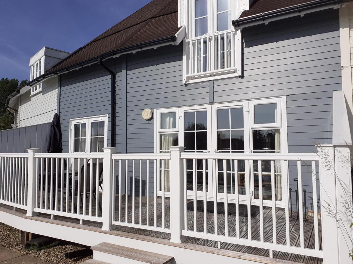 Nyhavn Lakeside Cottage Cirencester Exterior foto