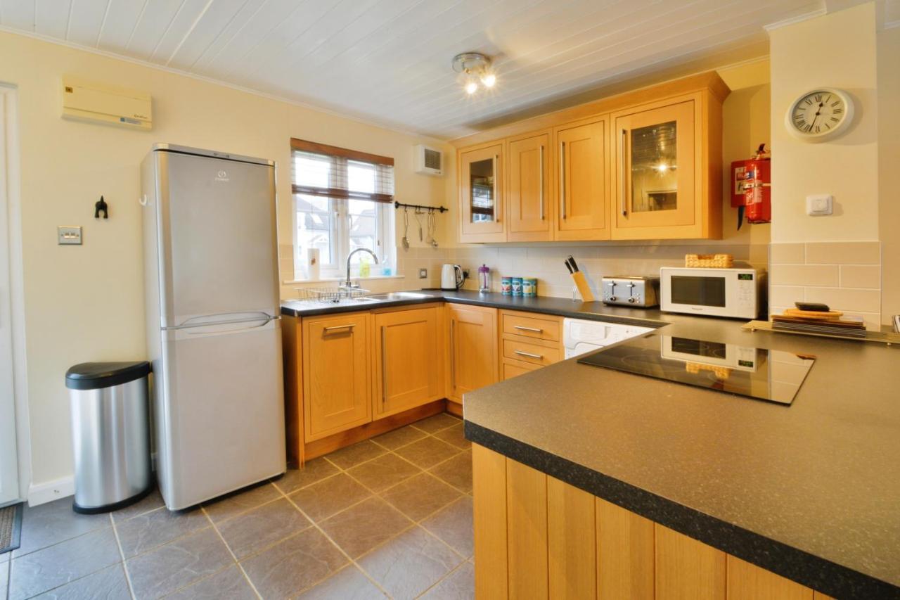 Nyhavn Lakeside Cottage Cirencester Exterior foto