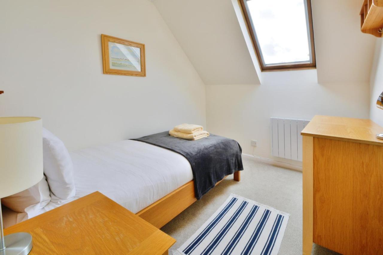 Nyhavn Lakeside Cottage Cirencester Exterior foto