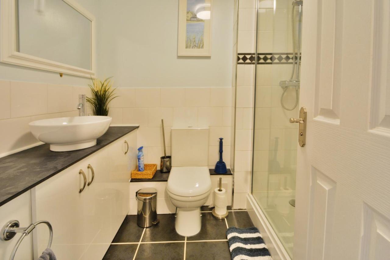 Nyhavn Lakeside Cottage Cirencester Exterior foto