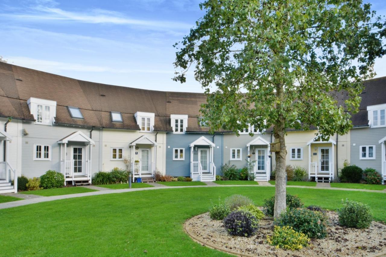 Nyhavn Lakeside Cottage Cirencester Exterior foto