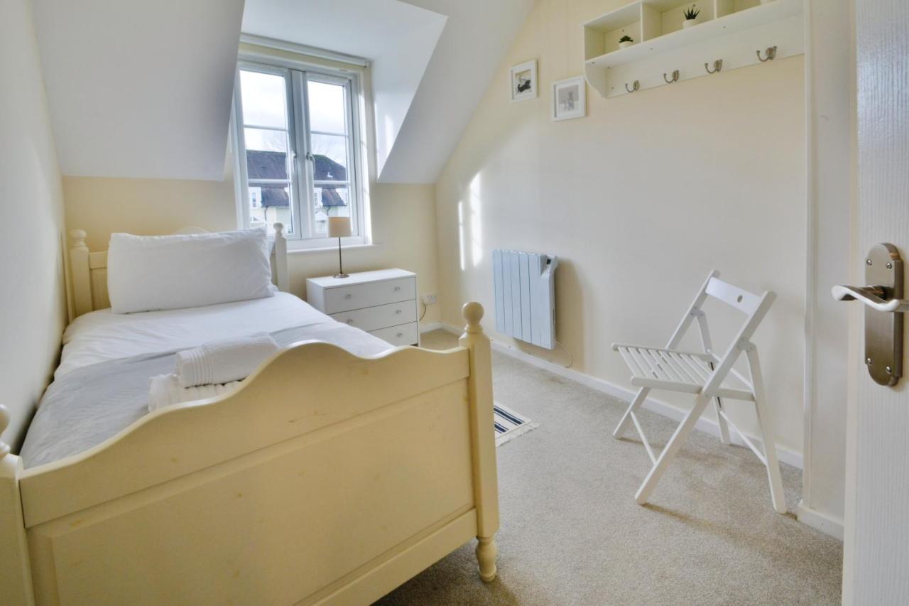 Nyhavn Lakeside Cottage Cirencester Exterior foto