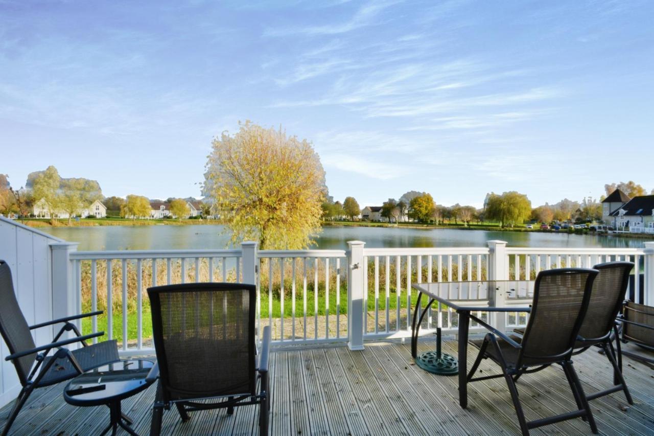 Nyhavn Lakeside Cottage Cirencester Exterior foto