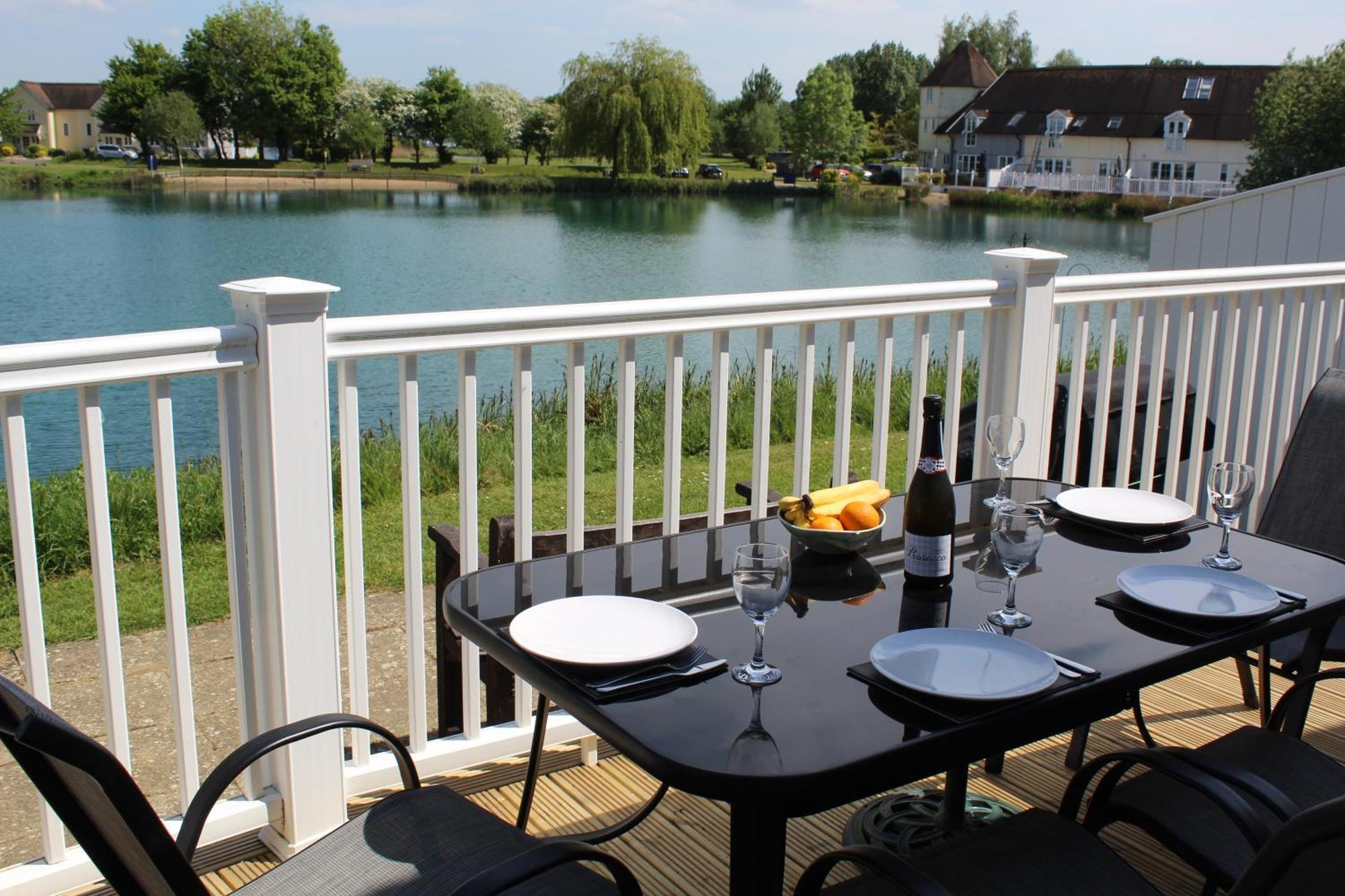 Nyhavn Lakeside Cottage Cirencester Exterior foto