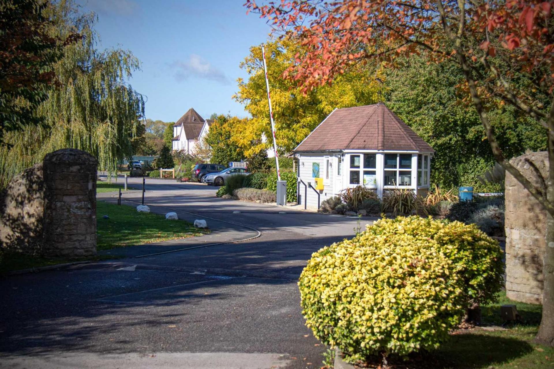 Nyhavn Lakeside Cottage Cirencester Exterior foto