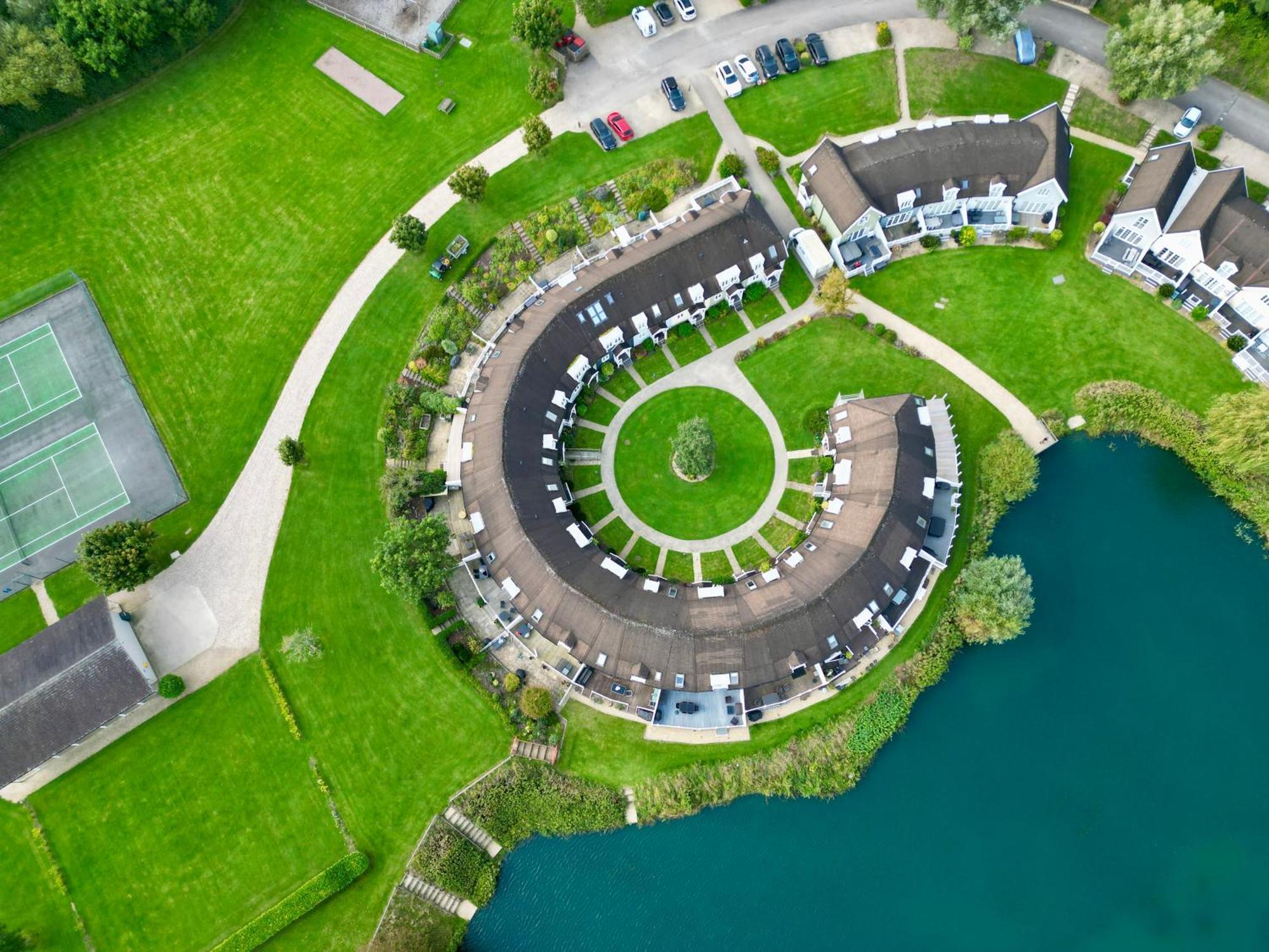 Nyhavn Lakeside Cottage Cirencester Exterior foto