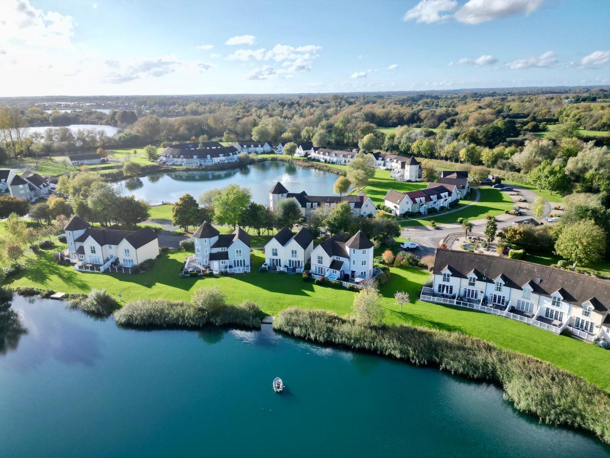 Nyhavn Lakeside Cottage Cirencester Exterior foto