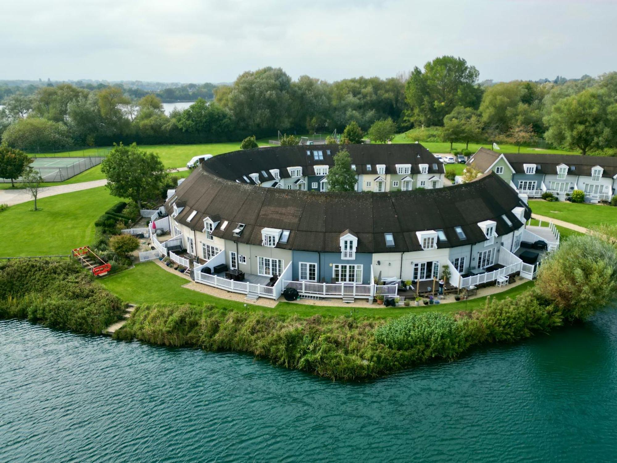 Nyhavn Lakeside Cottage Cirencester Exterior foto