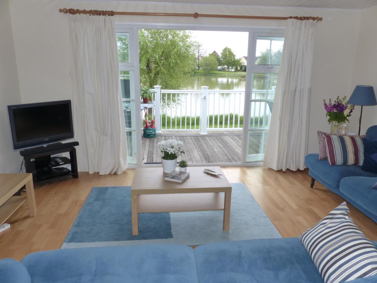 Nyhavn Lakeside Cottage Cirencester Exterior foto