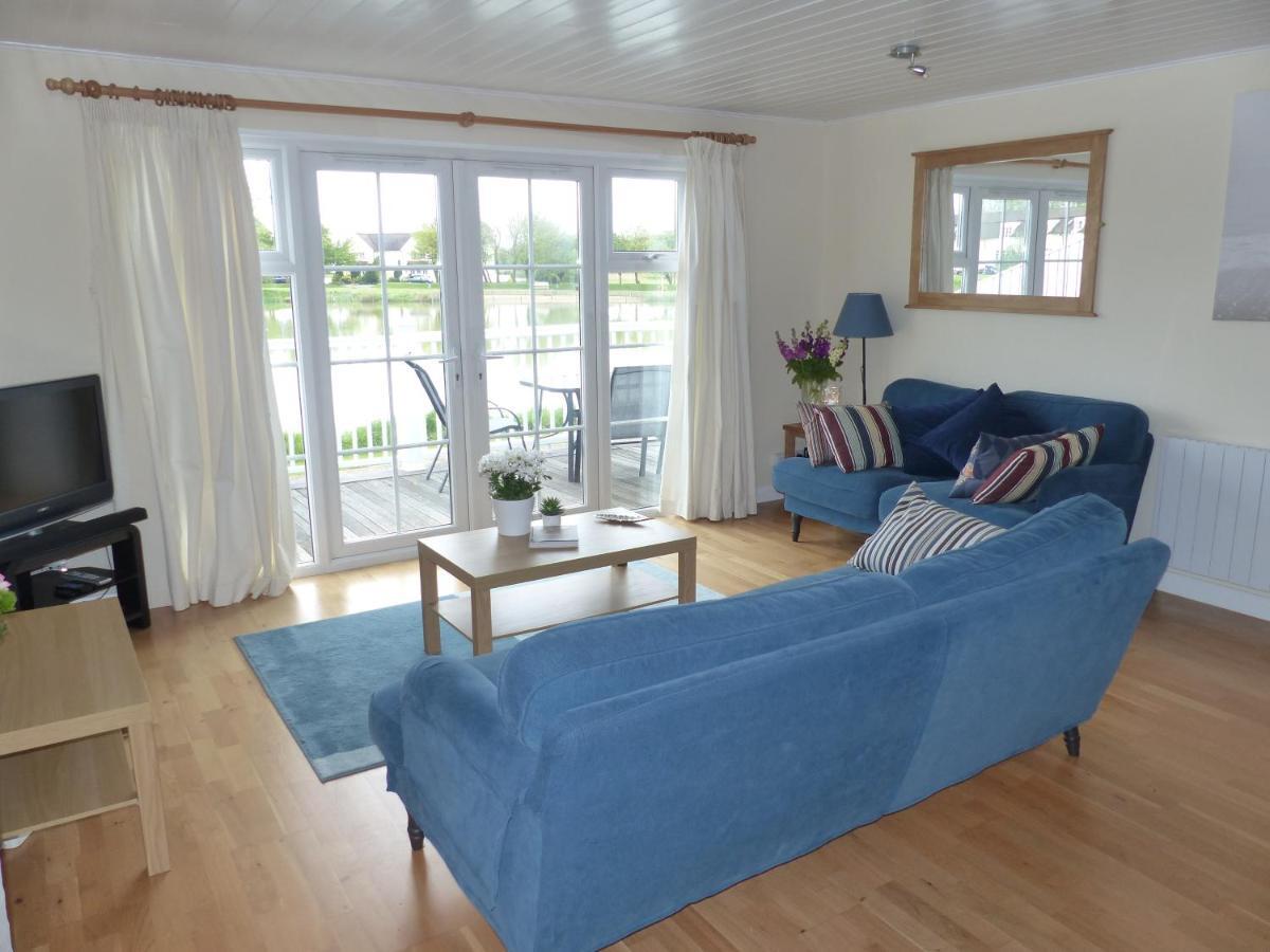 Nyhavn Lakeside Cottage Cirencester Exterior foto